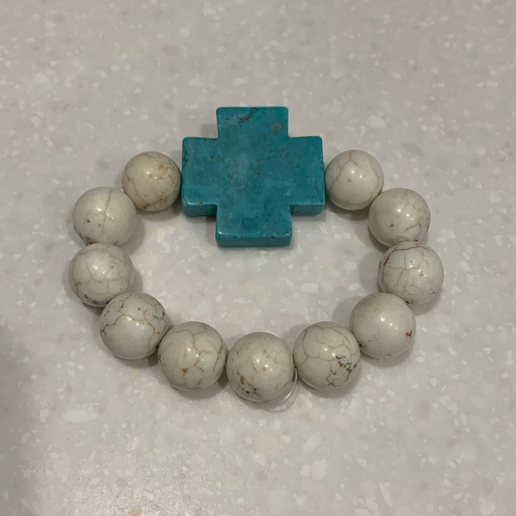 Jewelry - Beaded cross bracelet
